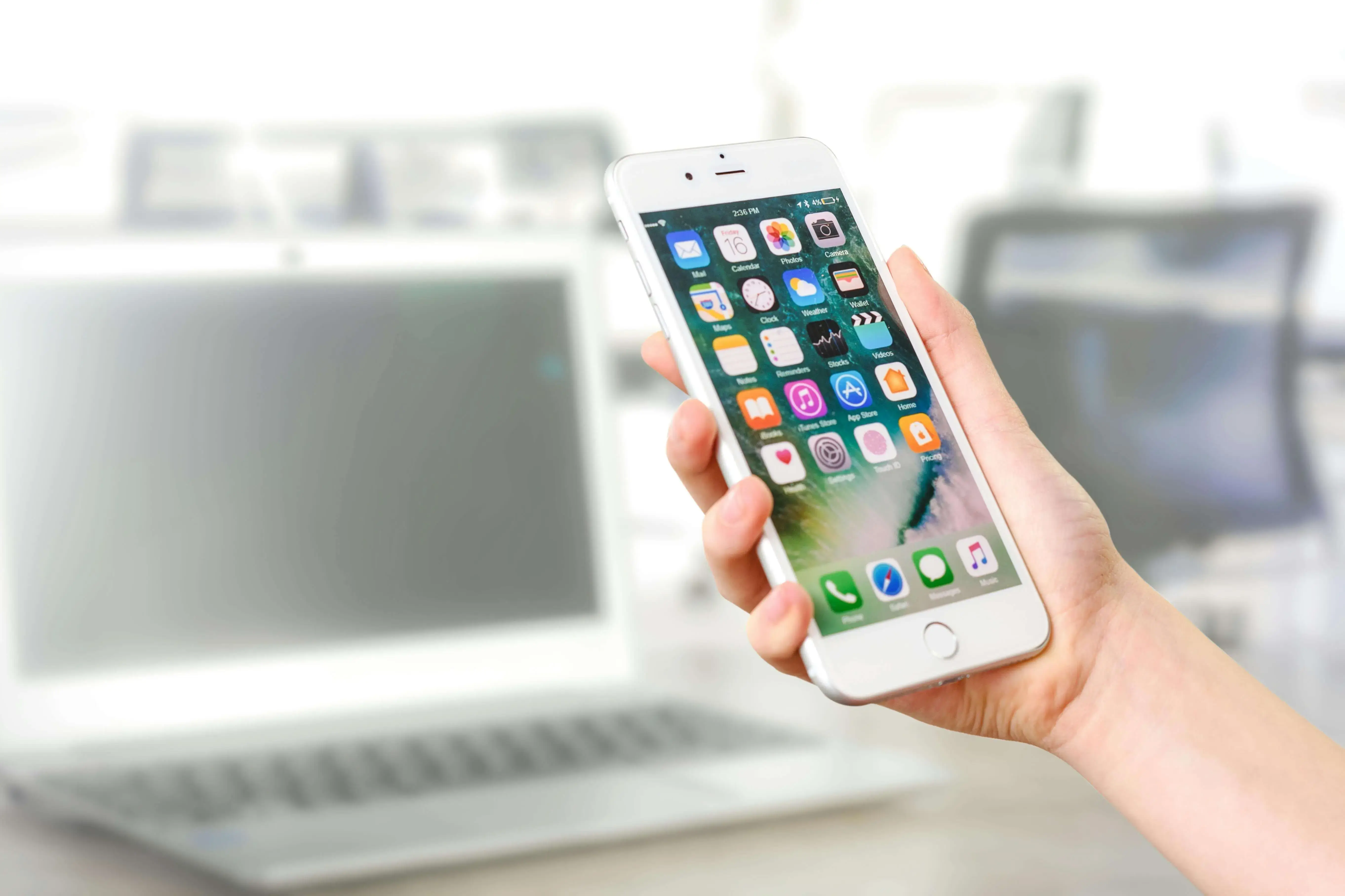 How To Outsource Mobile App Development in 2026